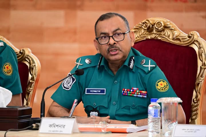 নিষিদ্ধ রাজনৈতিক দলের কার্যক্রম ও নাশকতার ব্যাপারে সর্বোচ্চ সতর্ক থাকতে হবে: ডিএমপি কমিশনার