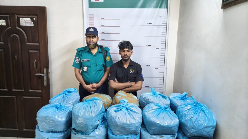 ৪০ কেজি গাঁজাসহ এলেক্স কাল্লু গ্রেফতার