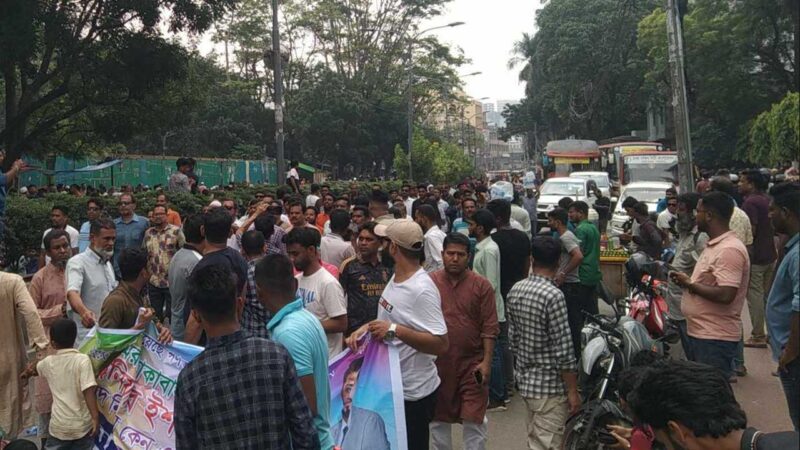 ঢাকার দুই স্থানে আজও সড়ক অবরোধ