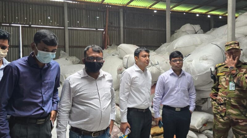 টাস্কফোর্স অভিযানে পলিথিন জব্দ, মালিকের ৩ মাসের কারাদণ্ড