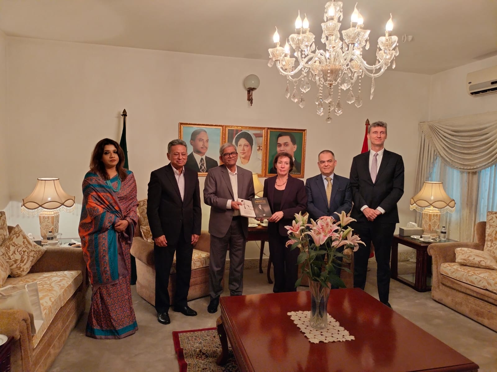 বিএনপি মহাসচিবের সাথে যুক্তরাষ্ট্রের চার্জ ডি অ্যাফেয়ার্সের সাক্ষাৎ 