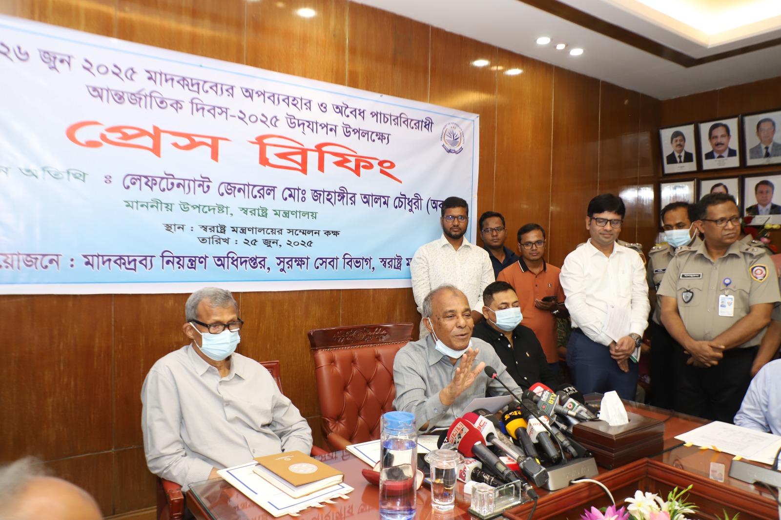 মাদক নির্মূলে সবার আগে গডফাদারদের ধরতে হবে : স্বরাষ্ট্র উপদেষ্টা