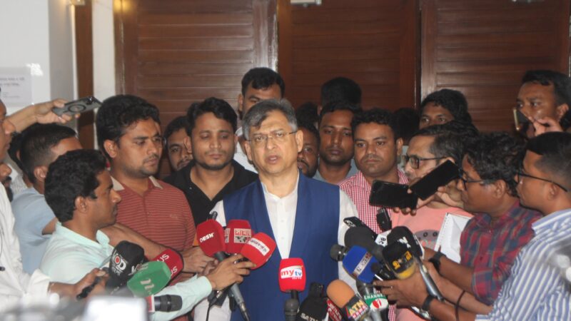 ঐকমত্য কমিশনের প্রস্তাব মেনে নিতে হবে এমনটা হলে ঐক্যমত্য কিভাবে হবে তা নিয়ে প্রশ্ন তুলেছেন সালাহ উদ্দিন আহমদ