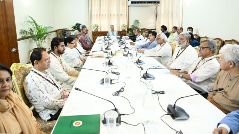 আরও ১৩ দলের সঙ্গে বৈঠকে প্রধান উপদেষ্টা