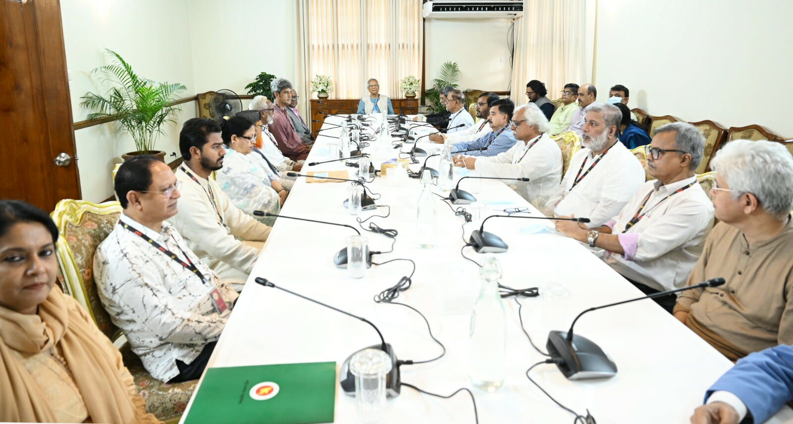 আরও ১৩ দলের সঙ্গে বৈঠকে প্রধান উপদেষ্টা