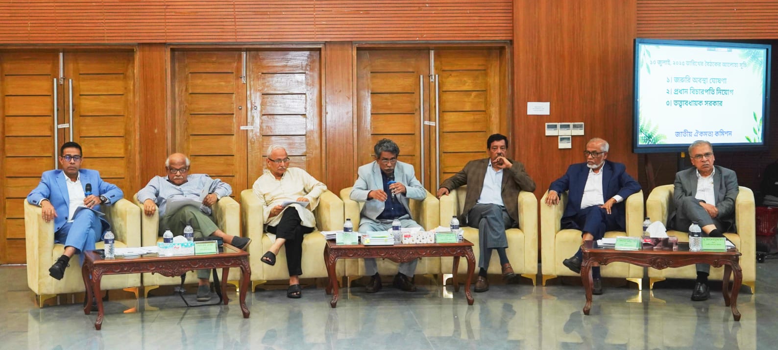 ৩০ জুলাইয়ের মধ্যে যৌক্তিক অবস্থানে পৌঁছাতে চায় কমিশন : আলী রীয়াজ