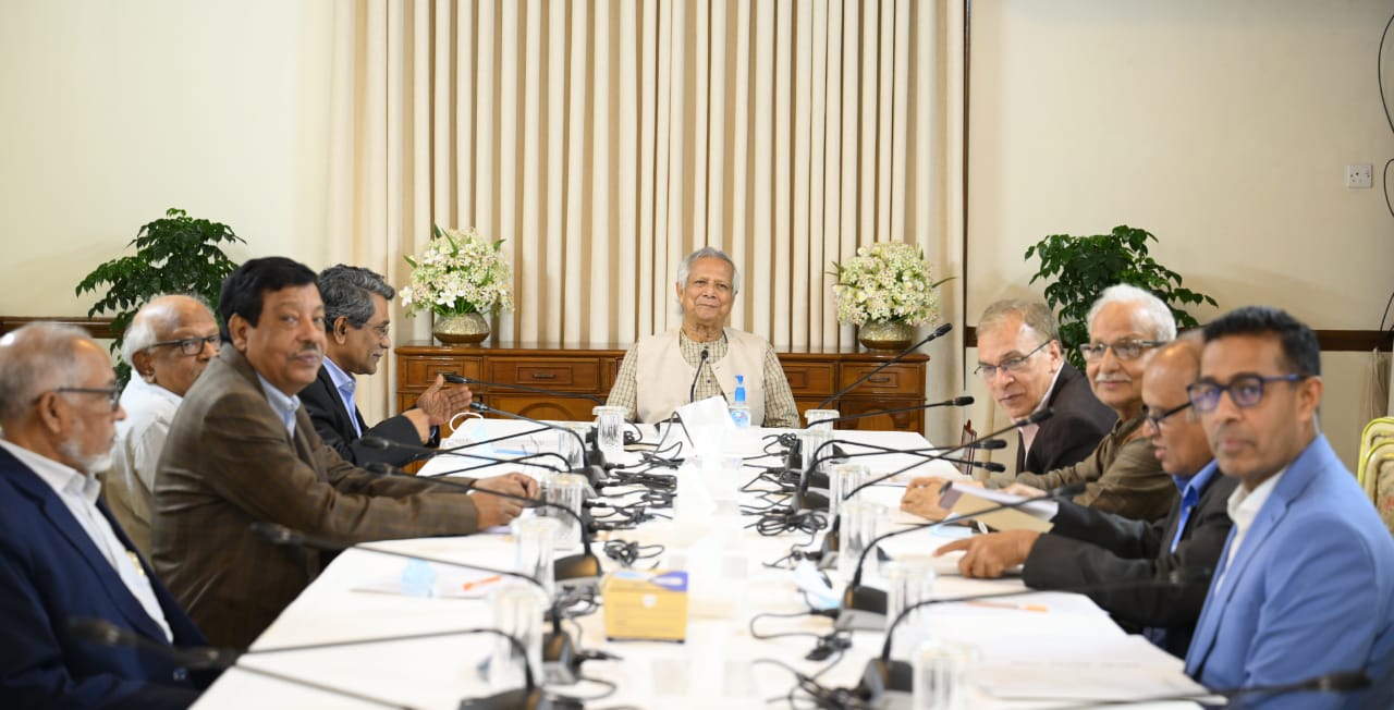 জুলাই সনদ তৈরির প্রক্রিয়া হতে হবে স্বচ্ছ ও দৃশ্যমান: ঐকমত্য কমিশনের বৈঠকে প্রধান উপদেষ্টা