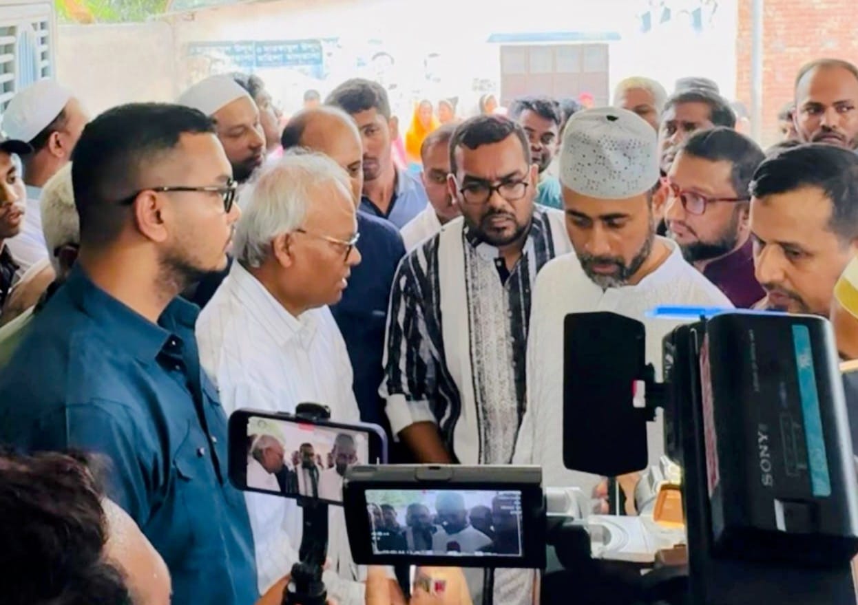 মাইলস্টোন ট্রাজেডিতে শহীদ ভাই-বোনের পরিবারের পাশে তারেক রহমান