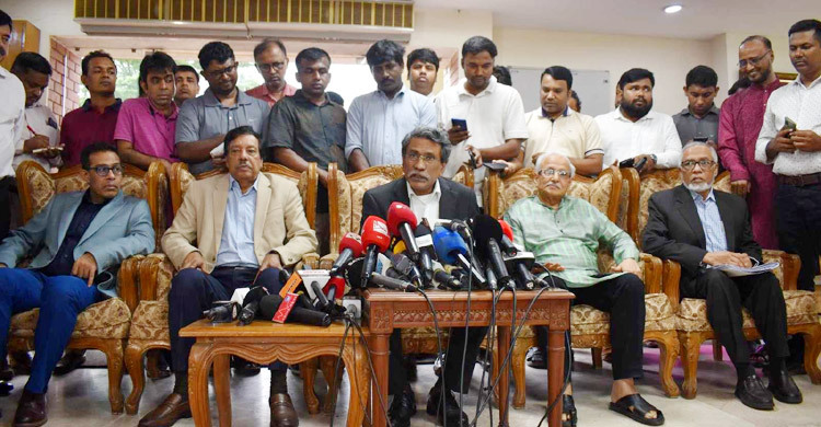 তত্ত্বাবধায়ক পুনর্বহাল ও সীমানা পুনর্নির্ধারণে সব দল একমত : অধ্যাপক আলী রীয়াজ