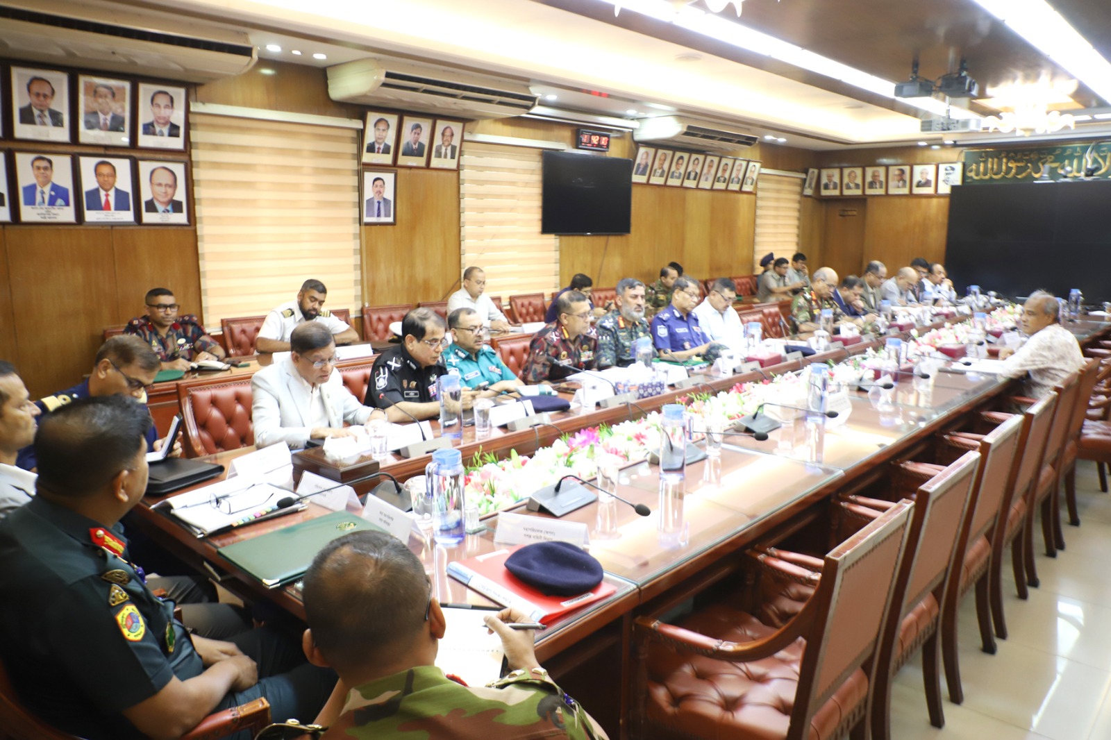 ৫ আগস্ট নিয়ে সরকার সতর্ক অবস্থানে রয়েছে : স্বরাষ্ট্র উপদেষ্টা