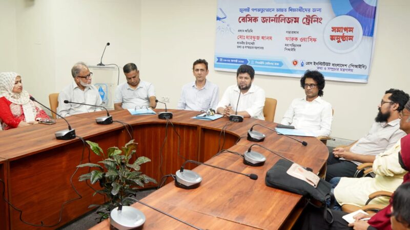 জুলাই গণঅভ্যুত্থানে আহতদের সম্মানজনক পুনর্বাসন হওয়া উচিত : তথ্য উপদেষ্টা