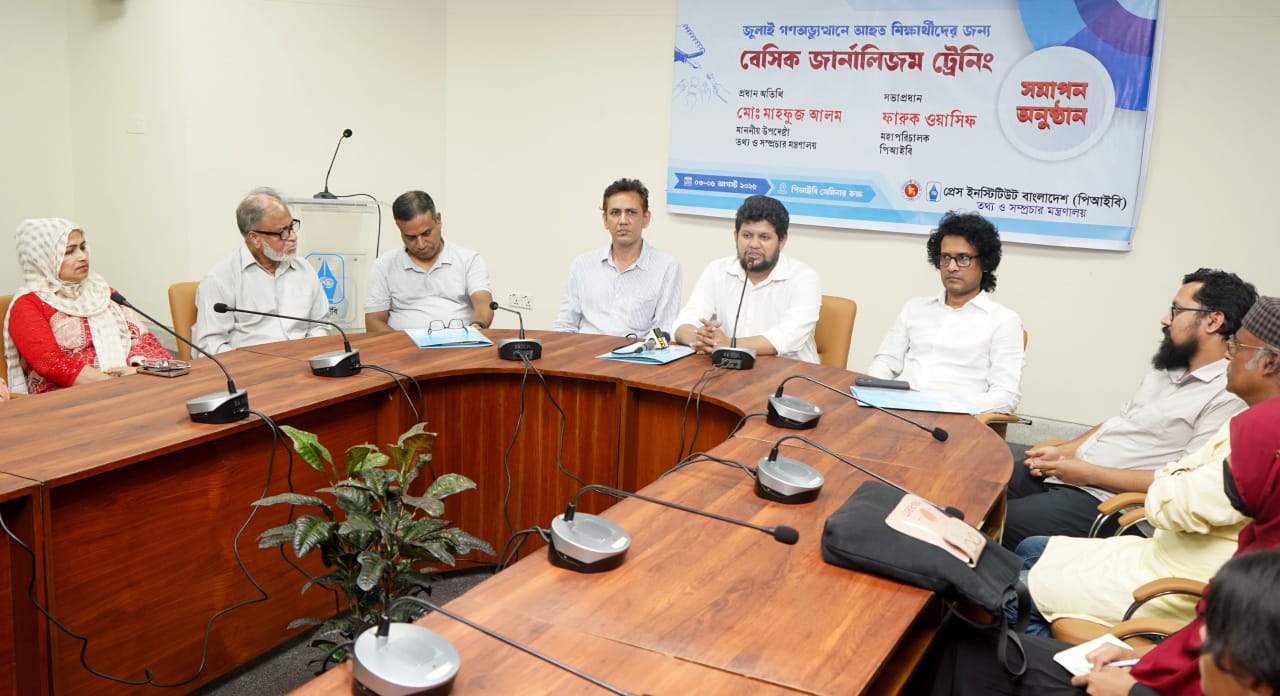 জুলাই গণঅভ্যুত্থানে আহতদের সম্মানজনক পুনর্বাসন হওয়া উচিত : তথ্য উপদেষ্টা