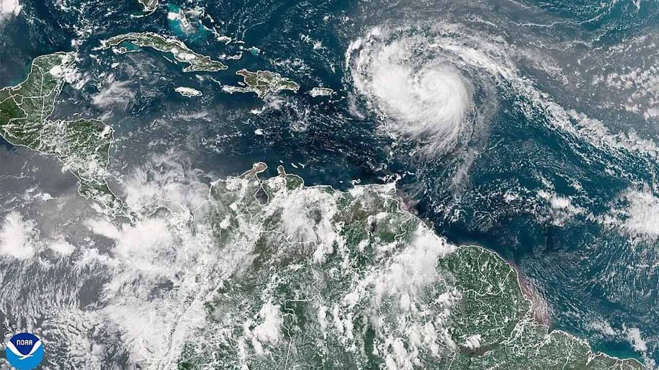 আসছে হ্যারিকেন অ্যারিন