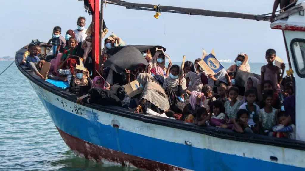 জাহাজে তুলে রোহিঙ্গাদের সমুদ্রে ফেলে দিচ্ছে ভারত