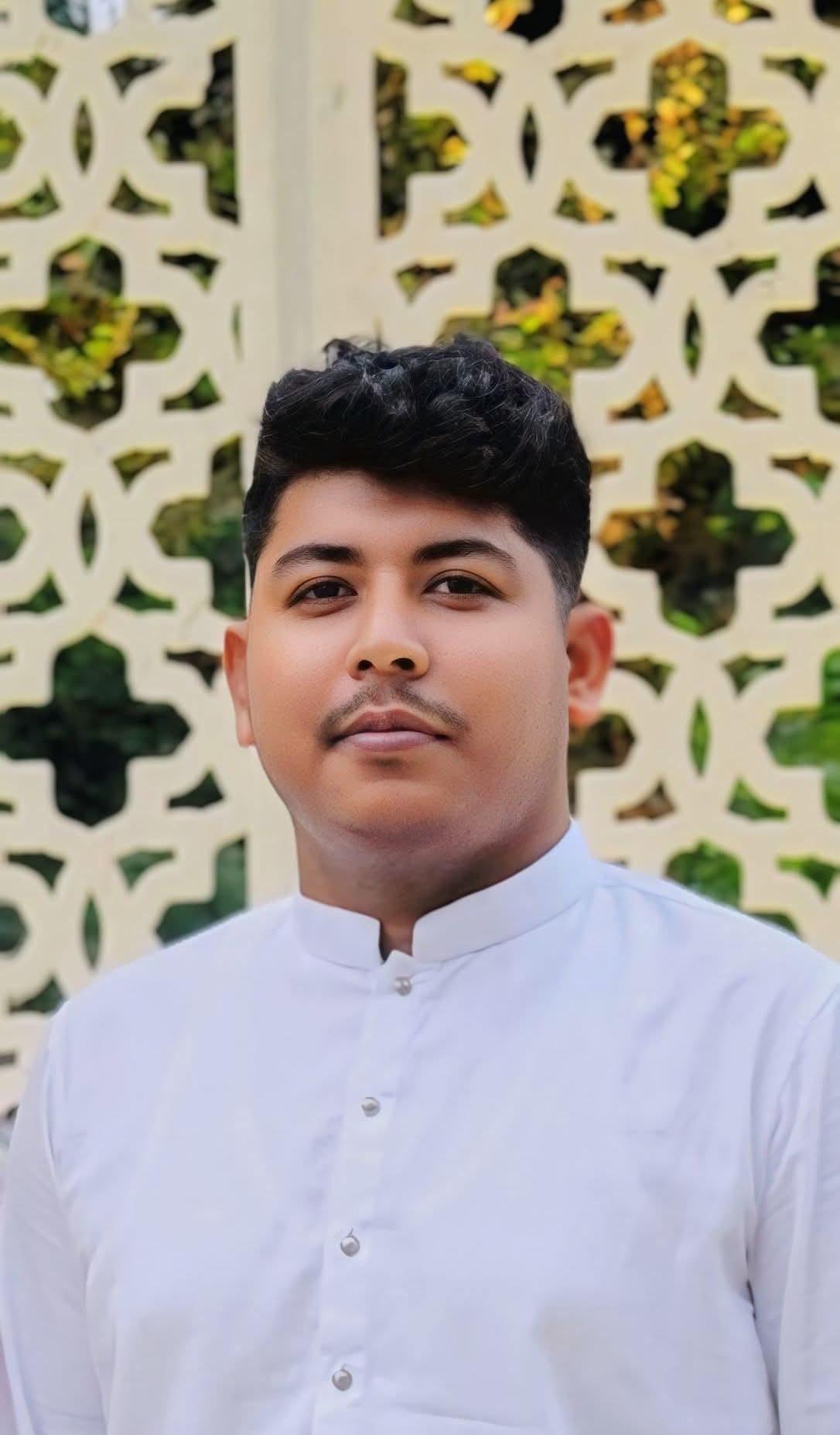 ভাঙা হাতে রড নিয়ে ডাকসুতে লড়ছেন ছাত্রদলের মেহেদী