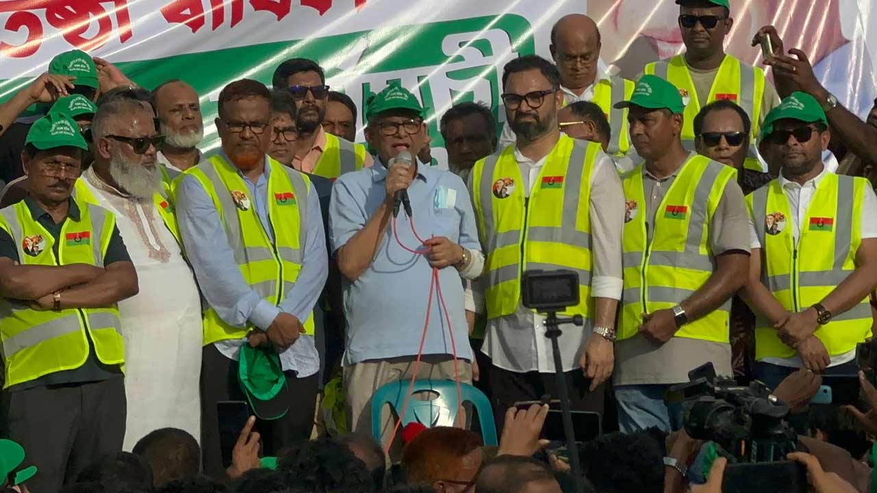 ফ্যাসিস্ট আওয়ামী লীগ গুজব ছড়াচ্ছে : ফখরুল