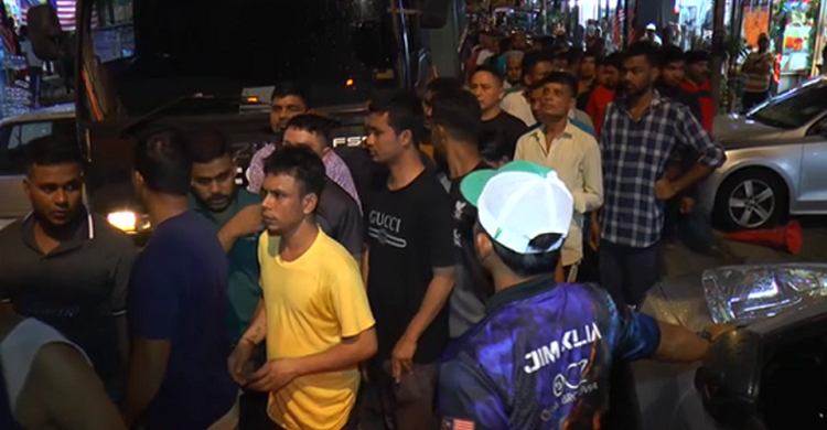 কুয়ালালামপুরে বিশেষ অভিযানে ৩৭৭ বাংলাদেশি আটক