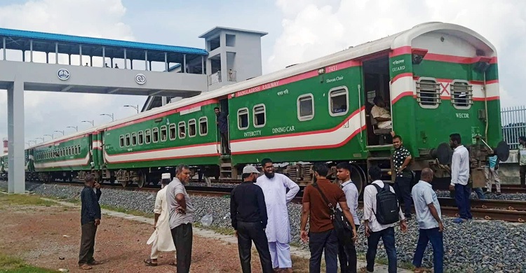 ফরিদপুরে রেলপথ অবরোধ