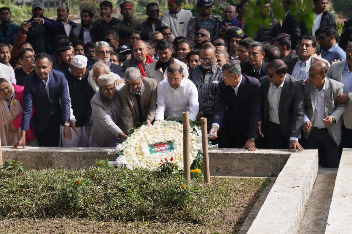 হাদির কবর জিয়ারত করলেন তারেক রহমান