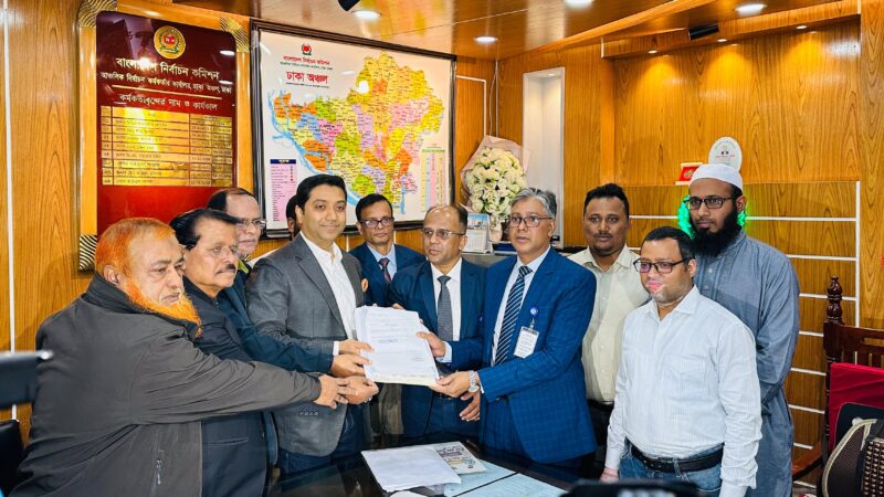 ঢাকা–১৩ তে ধানের শীষ ববি হাজ্জাজের মনোনয়ন জমা