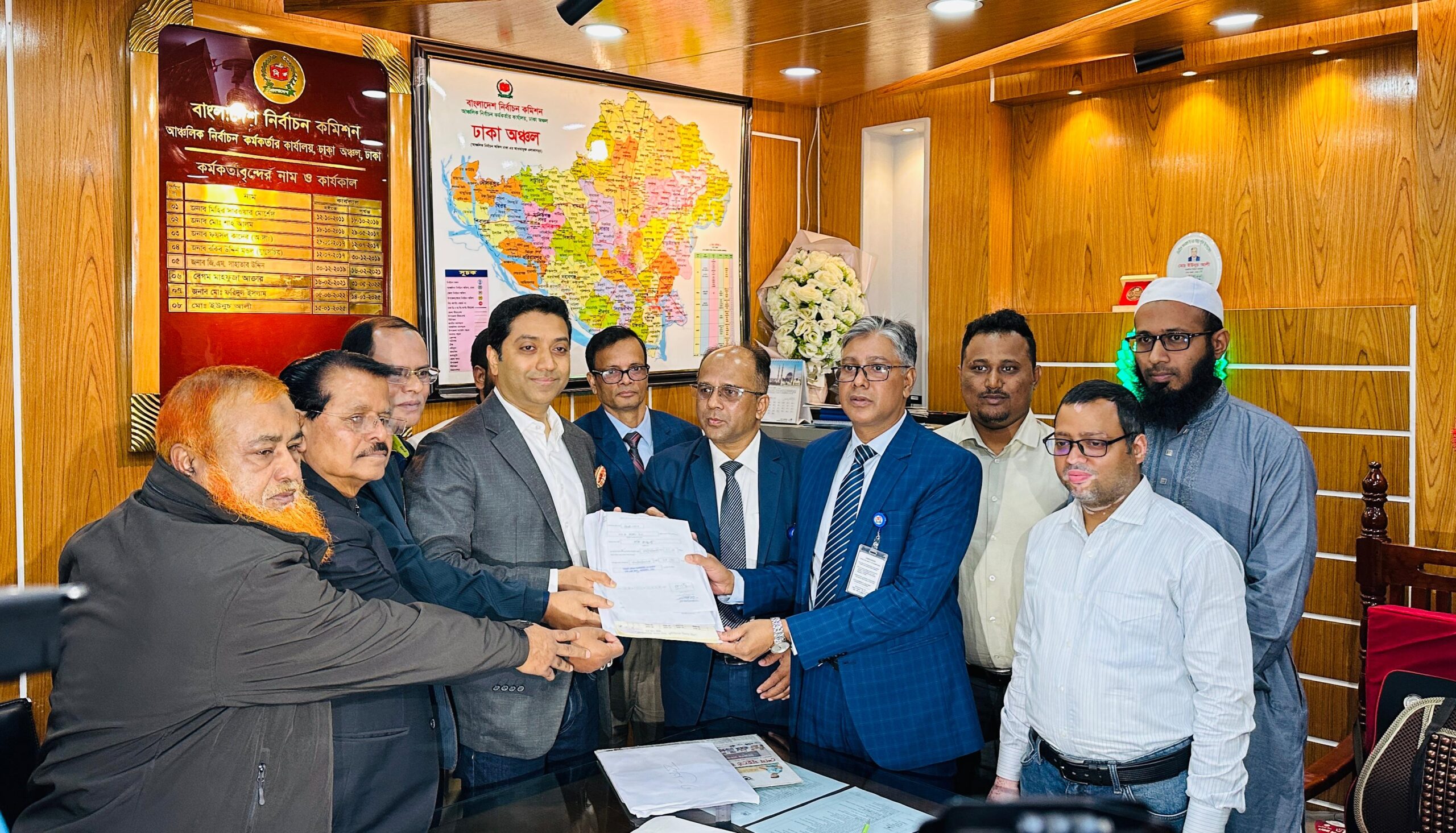 ঢাকা–১৩ তে ধানের শীষ ববি হাজ্জাজের মনোনয়ন জমা