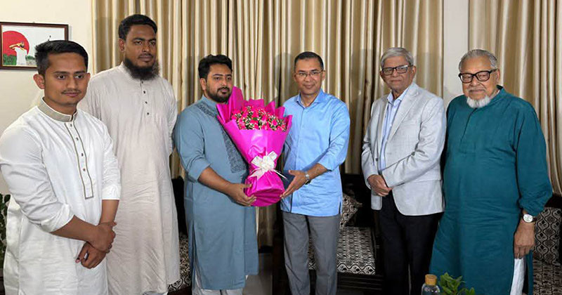 নাহিদ ইসলামের বাসায় তারেক রহমান