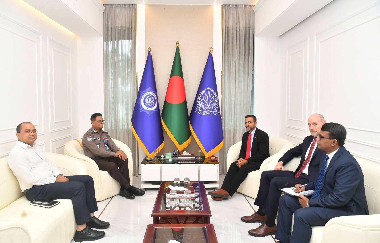 আইজিপির সঙ্গে এফবিআই প্রতিনিধিদলের সাক্ষাৎ