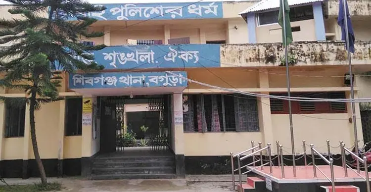 বগুড়ায় বাড়িতে ঢুকে অবসরপ্রাপ্ত ব্যাংক কর্মকর্তাকে হত্যা