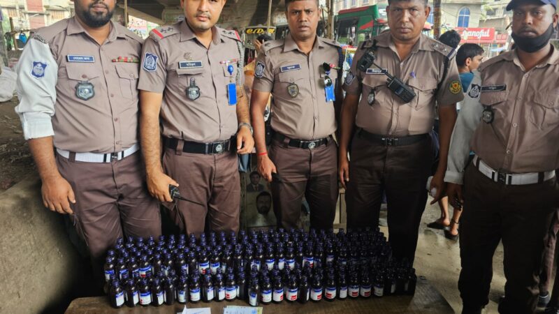১৯৯ বোতল ফেনসিডিল উদ্ধার, প্রাইভেটকার জব্দ