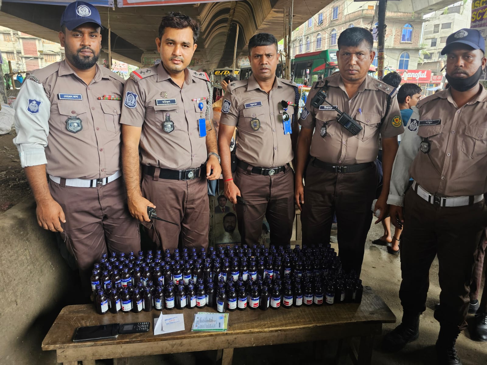 ১৯৯ বোতল ফেনসিডিল উদ্ধার, প্রাইভেটকার জব্দ