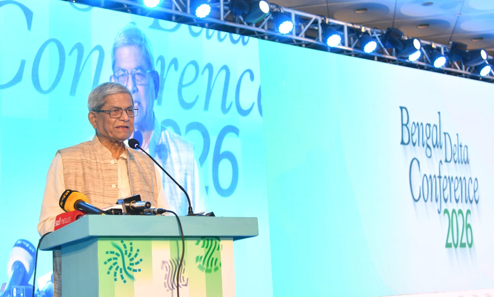 গণতন্ত্র শক্তিশালীকরণ ও অর্থনৈতিক পুনর্গঠনে কাজ করছে সরকার: মির্জা ফখরুল